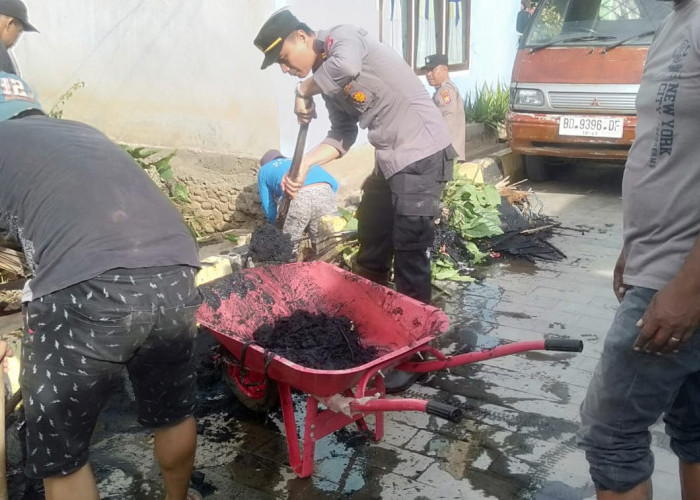 Tripika Ketahun Gotong Royong Bersihkan Sampah di Titik Lokasi Langganan Banjir