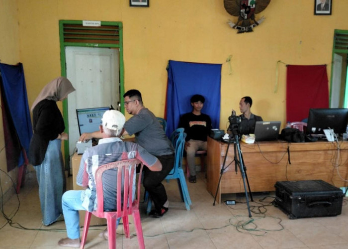 Layanan Rekam KTP oleh Dukcapil Bengkulu Utara Ditingkat Kecamatan Didominasi Pemilih Pemula