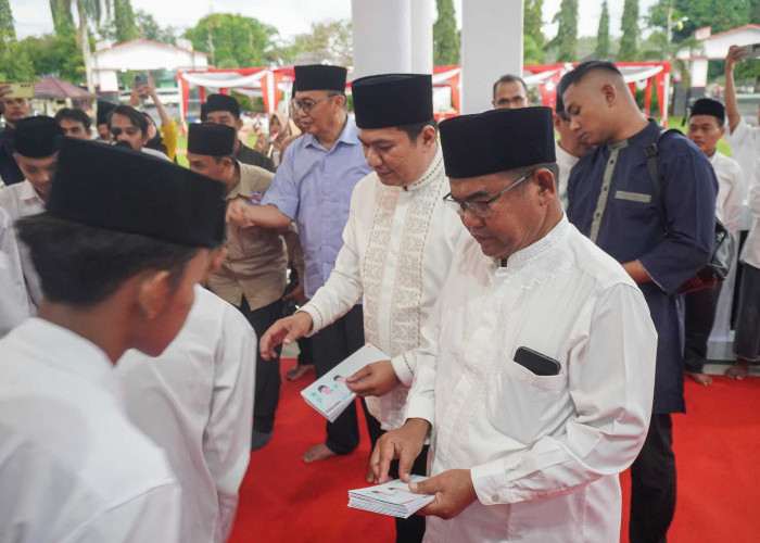 Berbagi Kebahagiaan Setelah Dilantik, Bupati Bengkulu Utara Santuni Anak Yatim