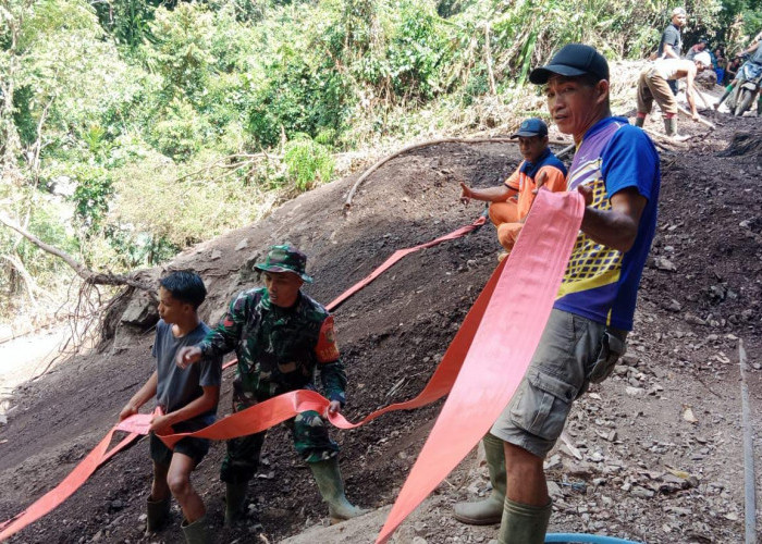 Pembersihan Material Longsor di Lebong Tandai Baru Capai 60 Persen, Camat: Kita Kerjakan Secara Manual