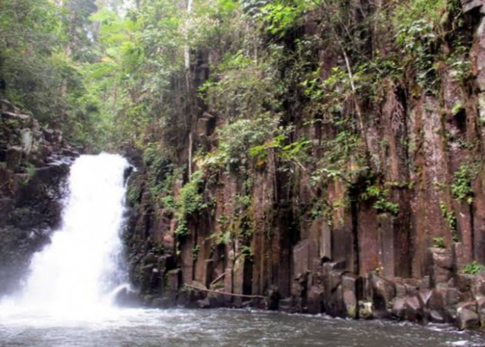 Wisata Air Terjun Batu Betiang, Pesona Alam Tersembunyi di Rejang Lebong Bengkulu