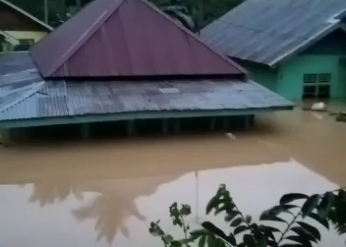 8 Desa Di Air Besi Terdampak Banjir, Akses Jalan Tertutup