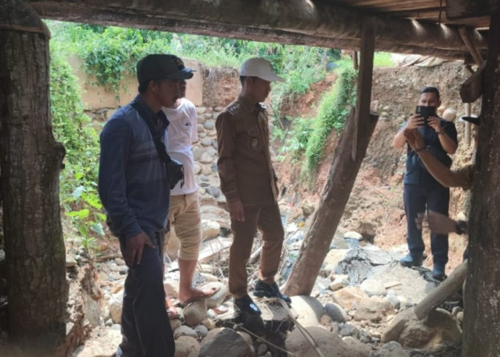 Wabup Lebong Tinjau Langsung Jembatan Putus di Tik Sirong