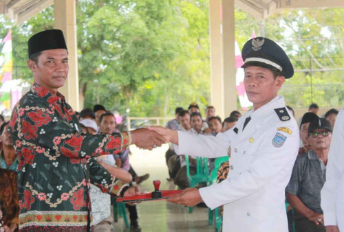 Sertijab, Sukatno Resmi Serahkan Jabatan Kades Marga Bakti ke Parmoko