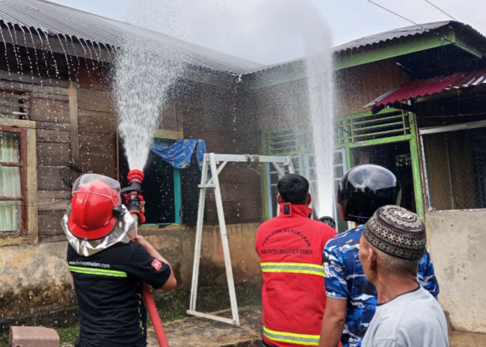 Konsleting Listrik, Damkar Gagalkan Kebakaran Rumah di Gunung Alam