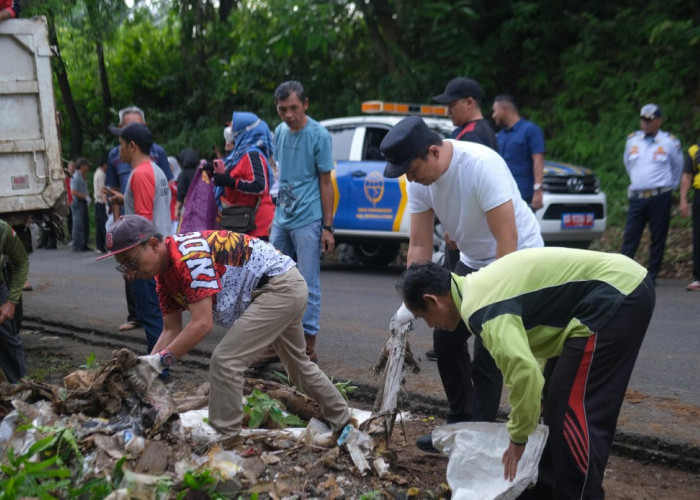 Jumat Bersih, Bupati Bengkulu Utara Ajak Warga Tingkatkan Kesadaran Kebersihan Lingkungan