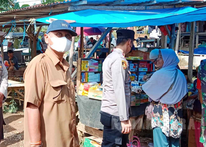 Antisipasi Kejahatan, Polsek Giri Mulya Patroli di Pasar Tradisional
