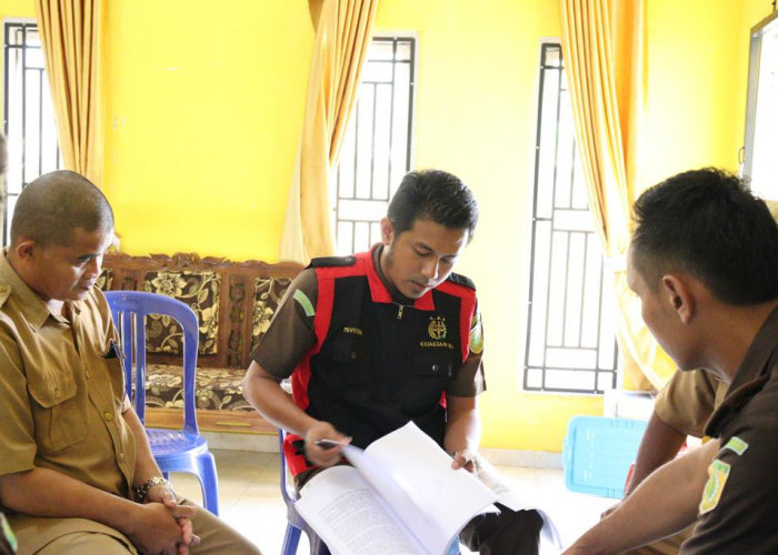 Dalami Dugaan Korupsi BUMDes, Kejari Bengkulu Utara Geledah Kantor Desa Gardu
