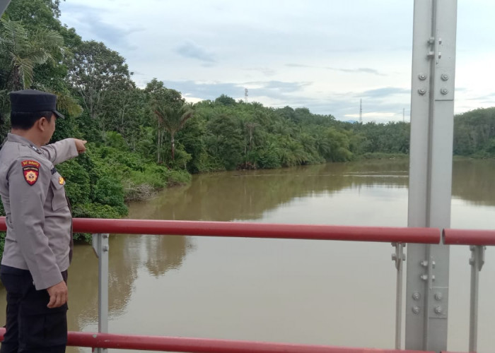 Antisipasi Banjir Kiriman dari Muara Aman Lebong, Polisi Pantau Debit Air Muara Ketahun, Begini Kondisinya