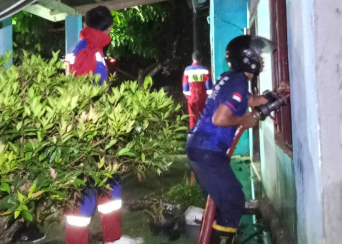 Ditinggal Mudik, Rumah Warga Karang Anyar Dilalap Sijago Merah