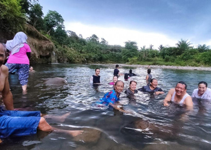 Masih Jadi Wisata Favorit, Sungai Senali Diserbu Pengunjung