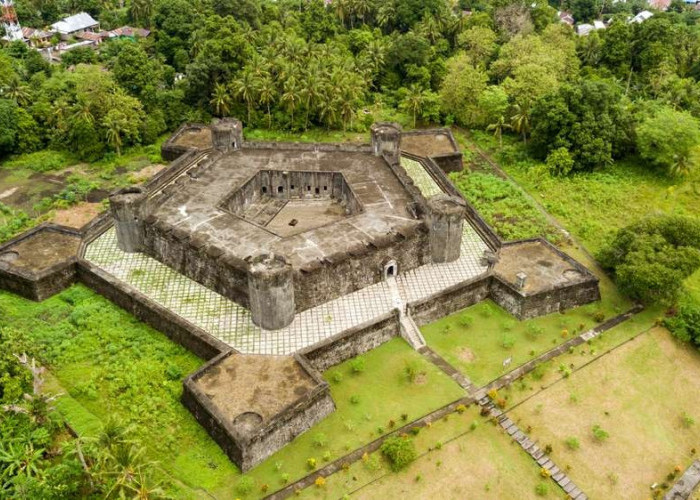 Pesona Benteng Belgica, Destinasi Wisata Sejarah di Banda Neira, Maluku