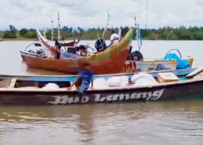 Badai Mengganas, Nelayan Mukomuko Sementara Berhenti Melaut