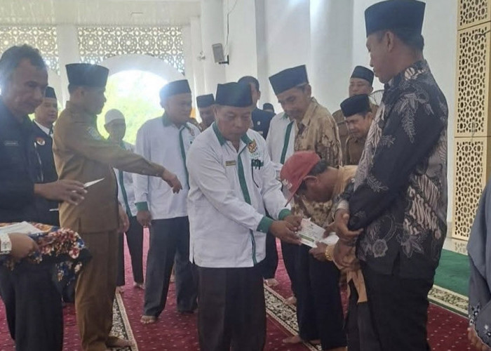 Baznas Mukomuko Salurkan Bantuan Massal Rp245 Juta untuk 497 Warga