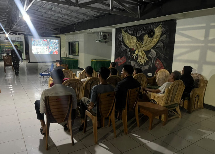 Semangat Membara! Kodim 0423/BU Gelar Nobar Bersama Warga di Graha Pamungkas