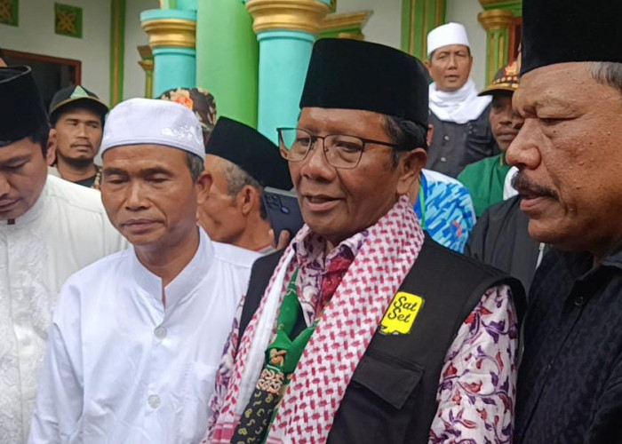 Hadiri Isthigosah di Bengkulu Utara, Mahfud MD: 20 Tahun Mendatang Santri disini Sudah Ada yang Jadi Menteri