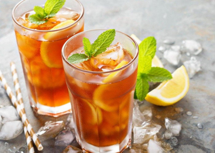 Tak Perlu Jauh ke Restoran, Kamu Bisa Membuat Sendiri Es Lemon Teh yang Bikin Dahaga Auto Hilang