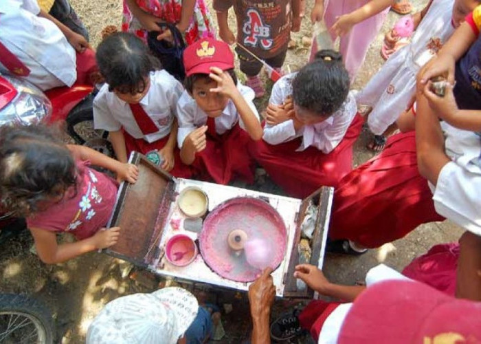 Walau Sudah Kenyang Anak Tetap Minta Jajan, Ternyata Ini Penyebabnya