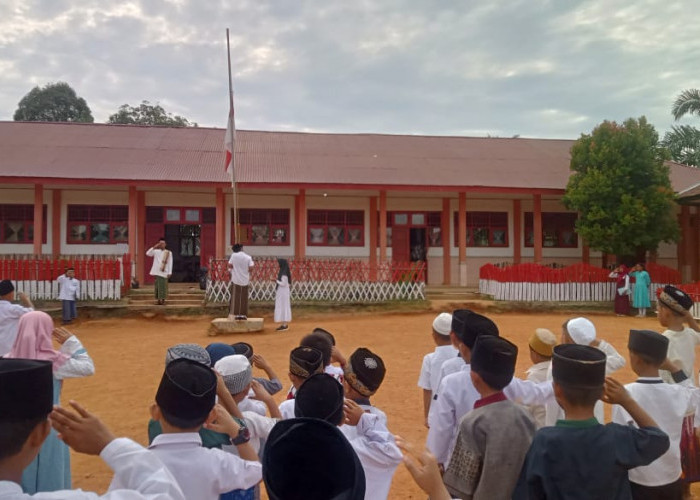 Siswa/i SDN 207 Bengkulu Utara Turut Peringati Hari Santri, Kepsek: Bentuk Komitmen Kita Membangun Akhlak