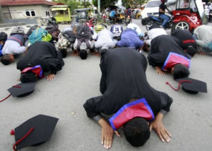 Jika Dapat Kabar Gembira, Ini 3 Doa dan Tata Cara Sujud Syukur yang Bisa Diamalkan