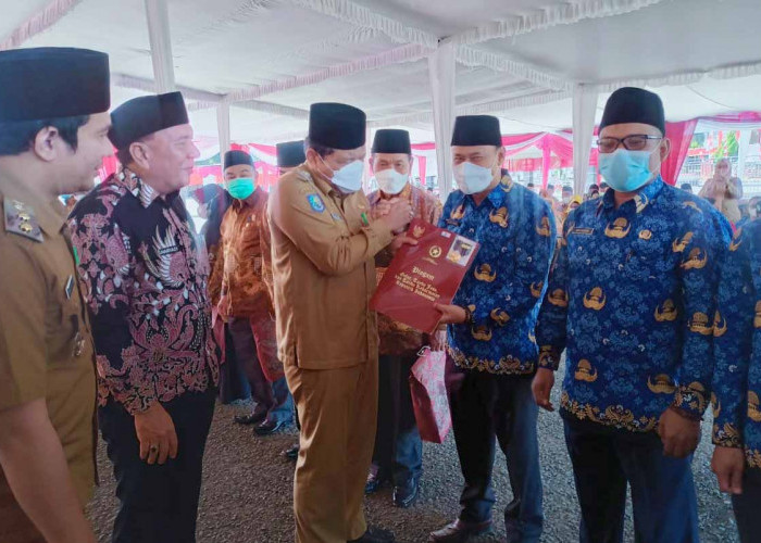 Pemkab Bengkulu Utara Beri Bingkisan untuk Veteran dan Penghargaan Satya Lencana untuk PNS