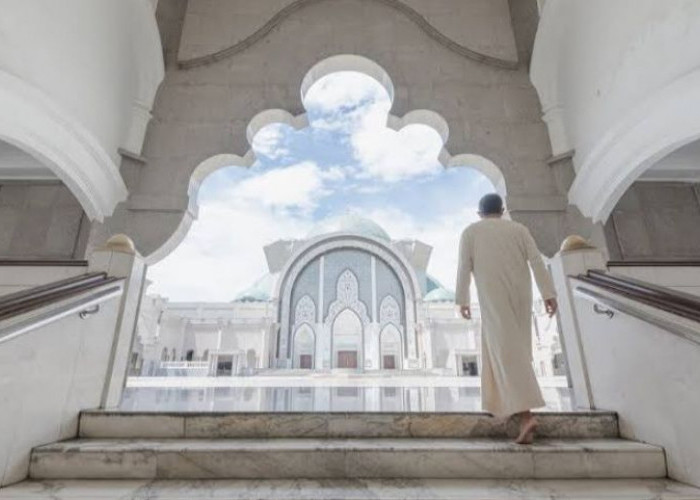 Amalkan, Doa Masuk Masjid Lengkap dengan Terjemahannya