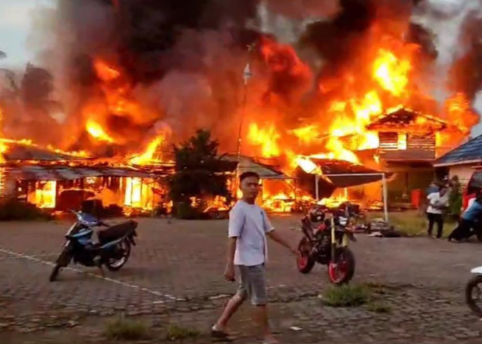 BREAKING NEWS: Jelang Buka Puasa Rumah dan Ruko di Terminal Desa Marga Sakti Terbakar