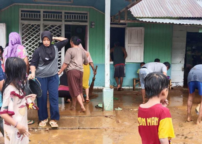 Diguyur Hujan Deras, Rumah di Bengkulu Utara Tergenang Banjir Lumpur
