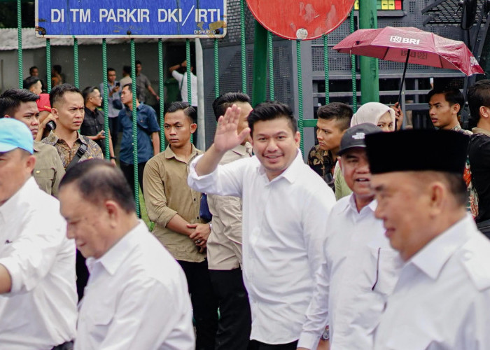 Diguyur Hujan, Arie - Sumarno Tak Menyurutkan Semangat Ikuti Gladi Bersih Pelantikan Bupati dan Wakil Bupati 