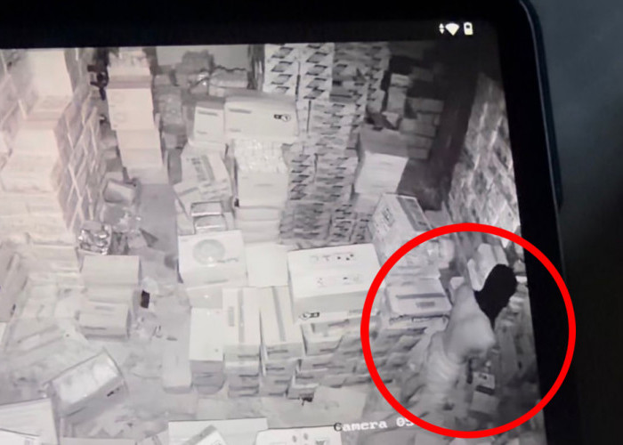 Bobol Warung Dini Hari, Aksi Pelaku Terekam CCTV