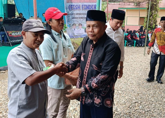 Dinas Perikanan Gelar Lomba Masak Sekaligus Salurkan Fish Finder dan Kartu Jaminan Kecelakaan ke Nelayan