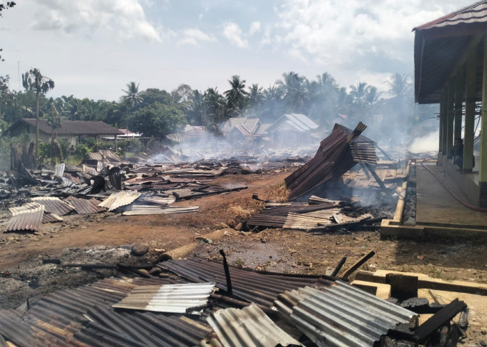 Kebakaran Hebat, 9 Kios dan 13 Tempat Tinggal di Pasar Unit 5 Rata dengan Tanah