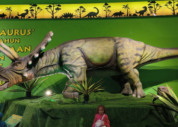Hanya Satu Bulan, Wahana Dinosaurus Hadir di Bencoolen Mall