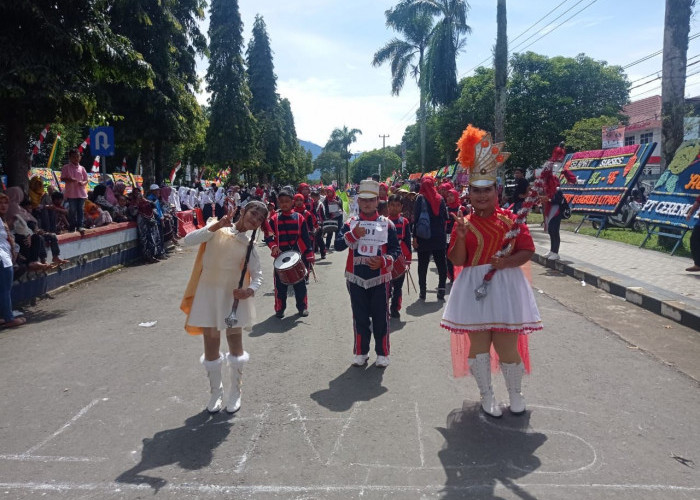 Tampil Memukau, Drumband SDN 010 BU Meriahkan HUT Kota Arga Makmur