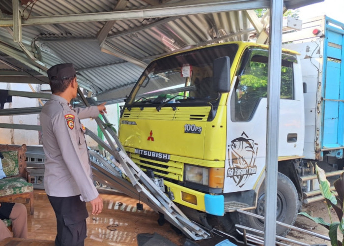 Senyap, Colt Diesel Geruduk Bengkel Motor di Padang Sepan 