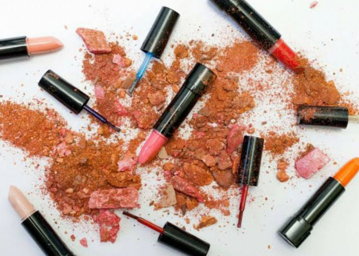 Tren Warna Lipstik 2025 yang Cocok untuk Bibir Hitam