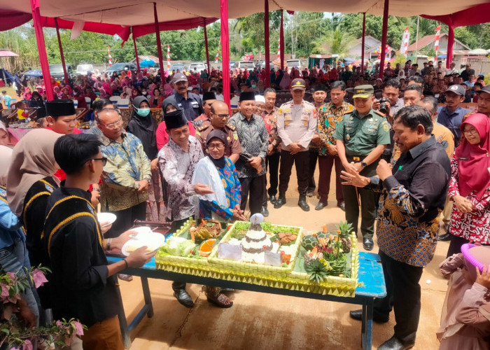 Meriahnya Festival Ingkung, Warna Baru Desa Padang Jaya