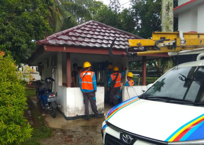 Mengerikan, Foto Sambaran Petir yang Rusak Penerangan di Rumah Dinas Bupati Bengkulu Utara