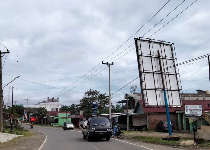 Camat Laporkan Billboard Miring ke Bapenda Bengkulu Utara
