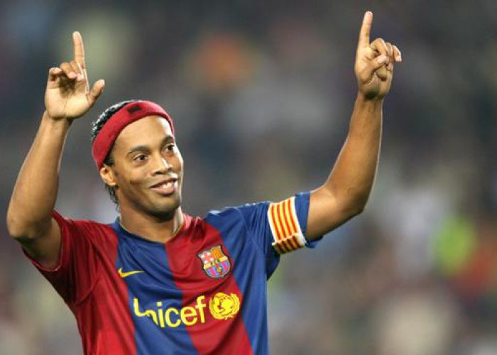 Shopee Gandeng Ronaldinho! Selebrasi Samba Sang Legenda Bikin Netizen Heboh