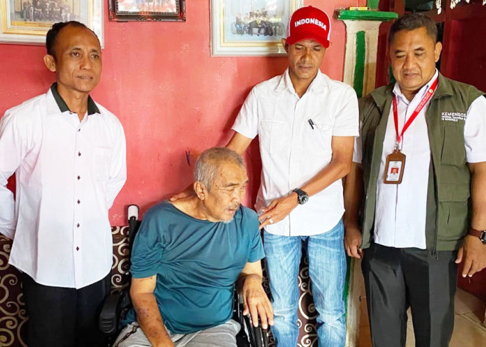 Dinsos Mukomuko Salurkan 15 Kursi Roda untuk Warga Disabilitas