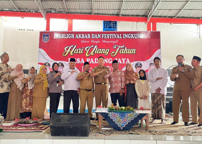 Ratusan 'Ingkung' Ramaikan Festival Hari Jadi Desa Padang Jaya
