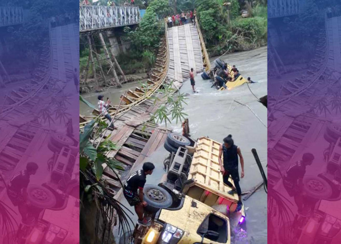 Jembatan Gantung Paku Haji Ambruk, Dua Mobil Kecebur Sungai