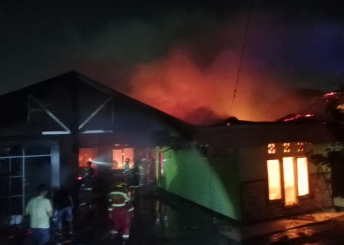 Rumah Notaris Terbakar, Seorang Nenek Nyaris Terjebak