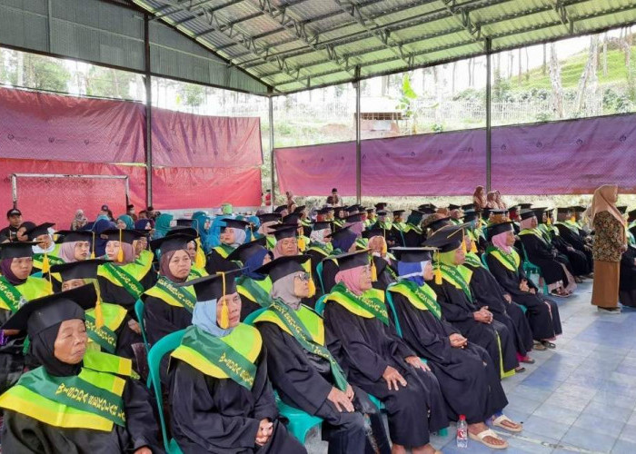 Tetap Produktif! BKKBN Wisuda 75 Lansia, Wisudawati Tertua Berusia 99 Tahun