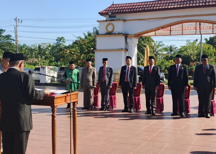 Pelantikan 7 Pejabat Tinggi Bengkulu Utara di Taman Makam Pahlawan