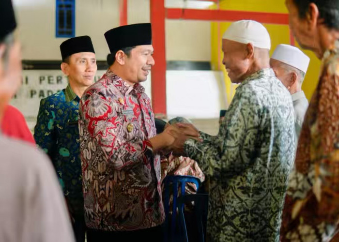 Bupati Bengkulu Utara Salurkan Bantuan Untuk Imam dan Pemuka Agama, Wujud Perhatian di Tengah Masyarakat