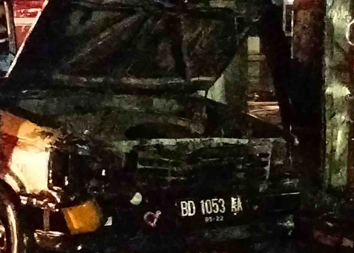 Begini Kondisi Minibus yang Terbakar di SPBU KM8 
