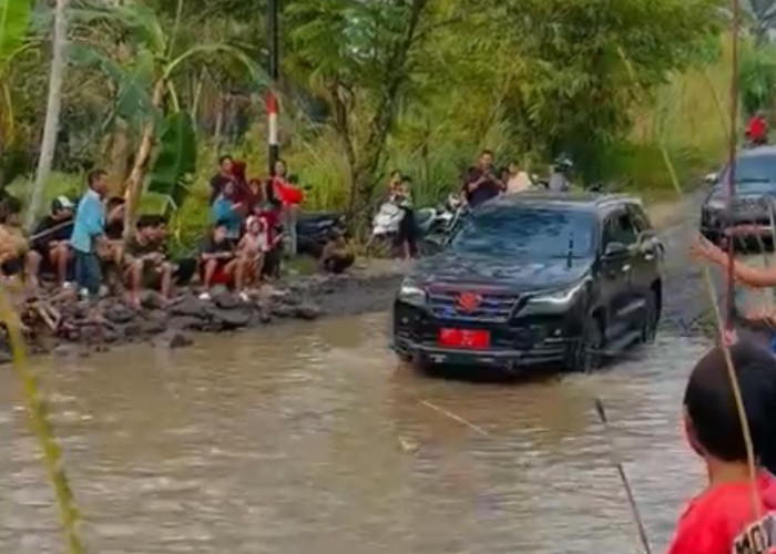 3 Kendaraan Dinas Pemprov Bengkulu Terobos Jalan Kolam Lele, Warga : Pelan-Pelan Pak Sopir