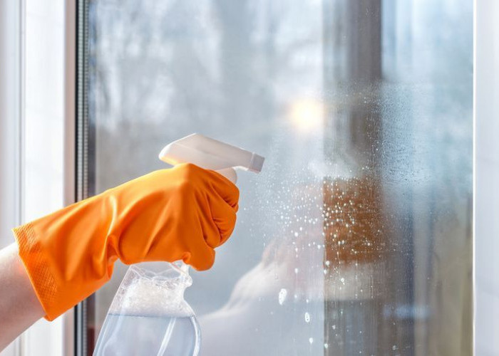 Tak Perlu Keluarin Uang Lebih, Cairan Pembersih Kaca yang Ampuh Ini Hanya Gunakan Bahan Dapur Saja